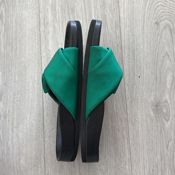Celine green slides; size 41 but fits more like a 40 - Picture 4 of 8